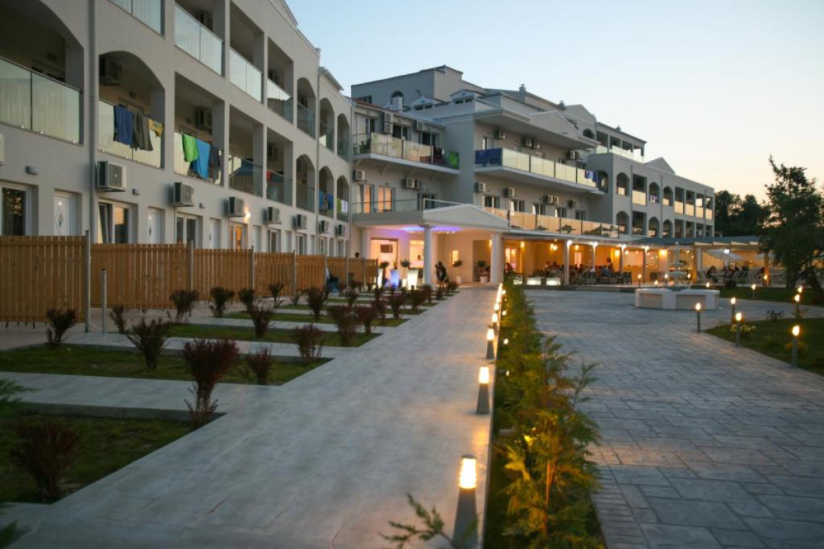 SAINT GEORGE PALACE - AGIOS GEORGIOS NORTH