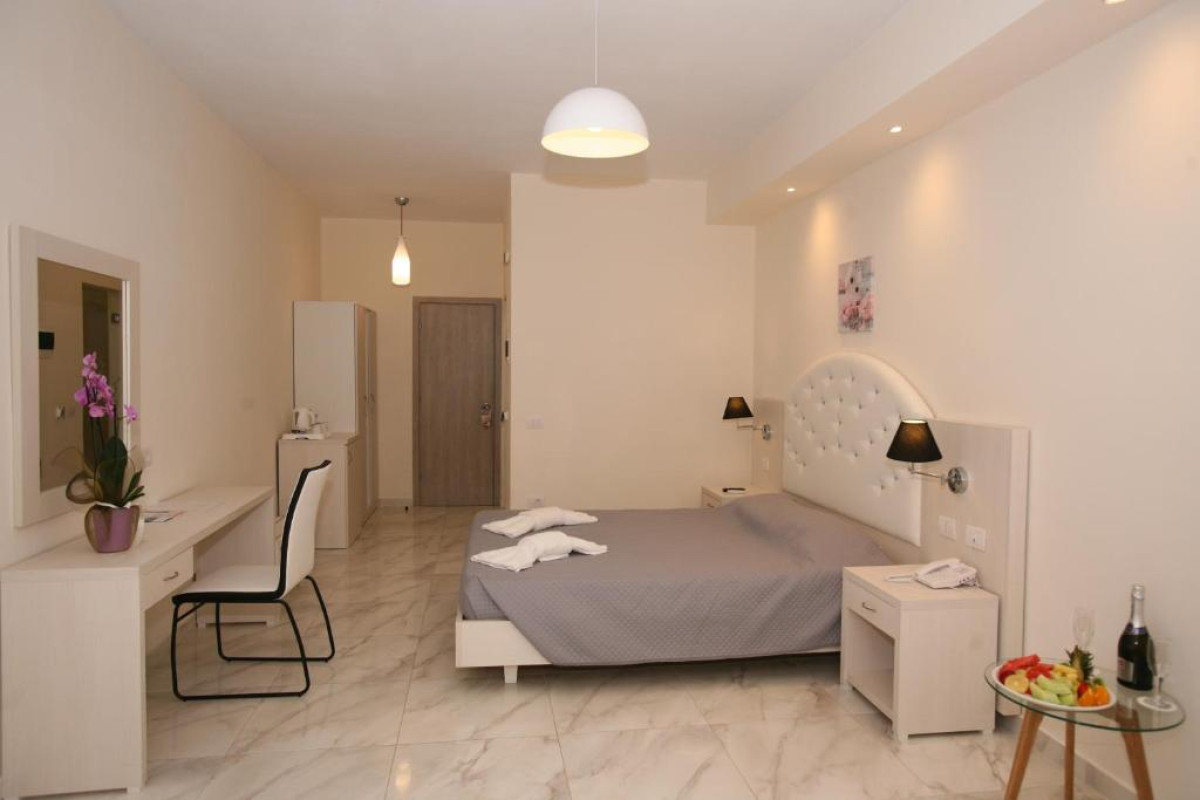 SAINT GEORGE PALACE - AGIOS GEORGIOS NORTH