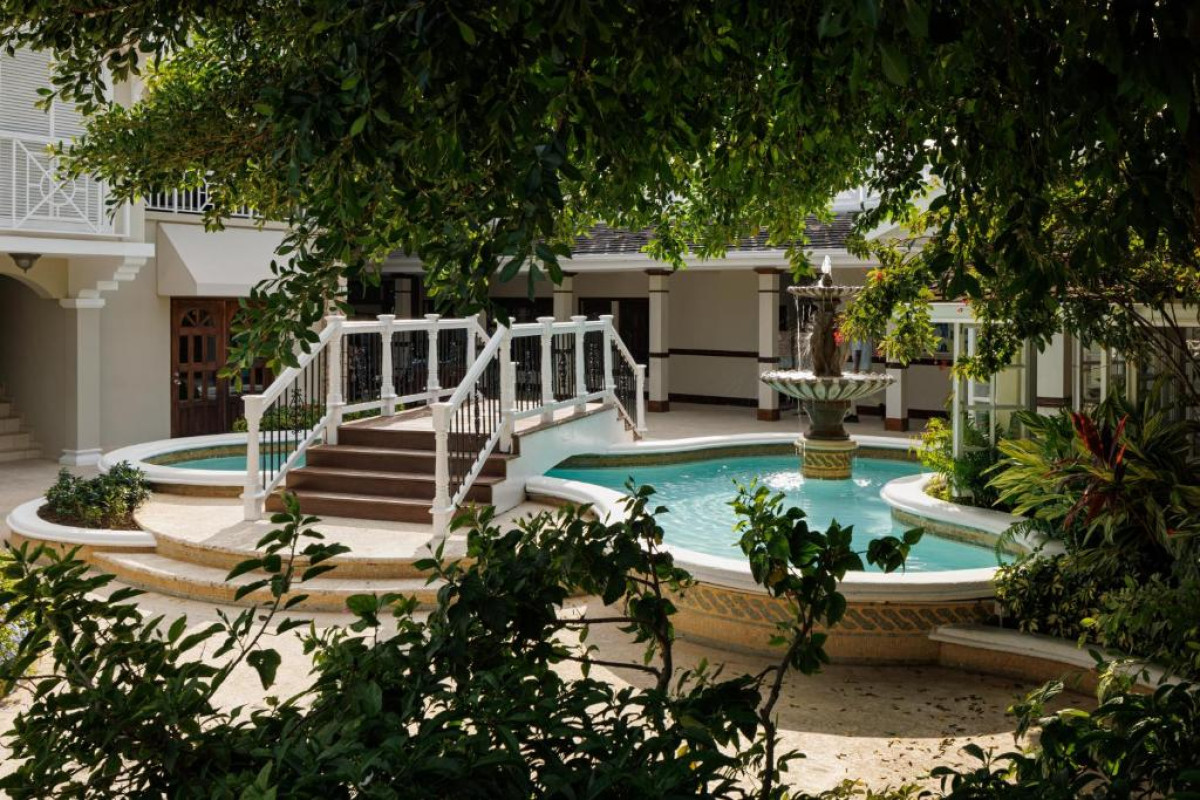 Sandals Royal Caribbean All Inclusive Resort & Private Island