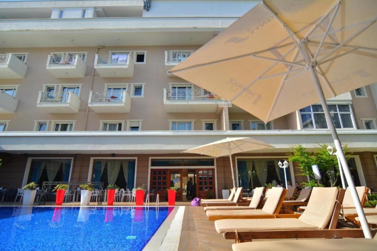 Hotel Sandy Beach Resort