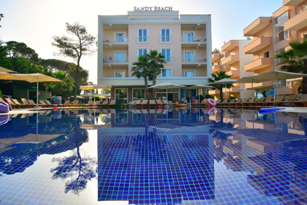 Hotel Sandy Beach Resort