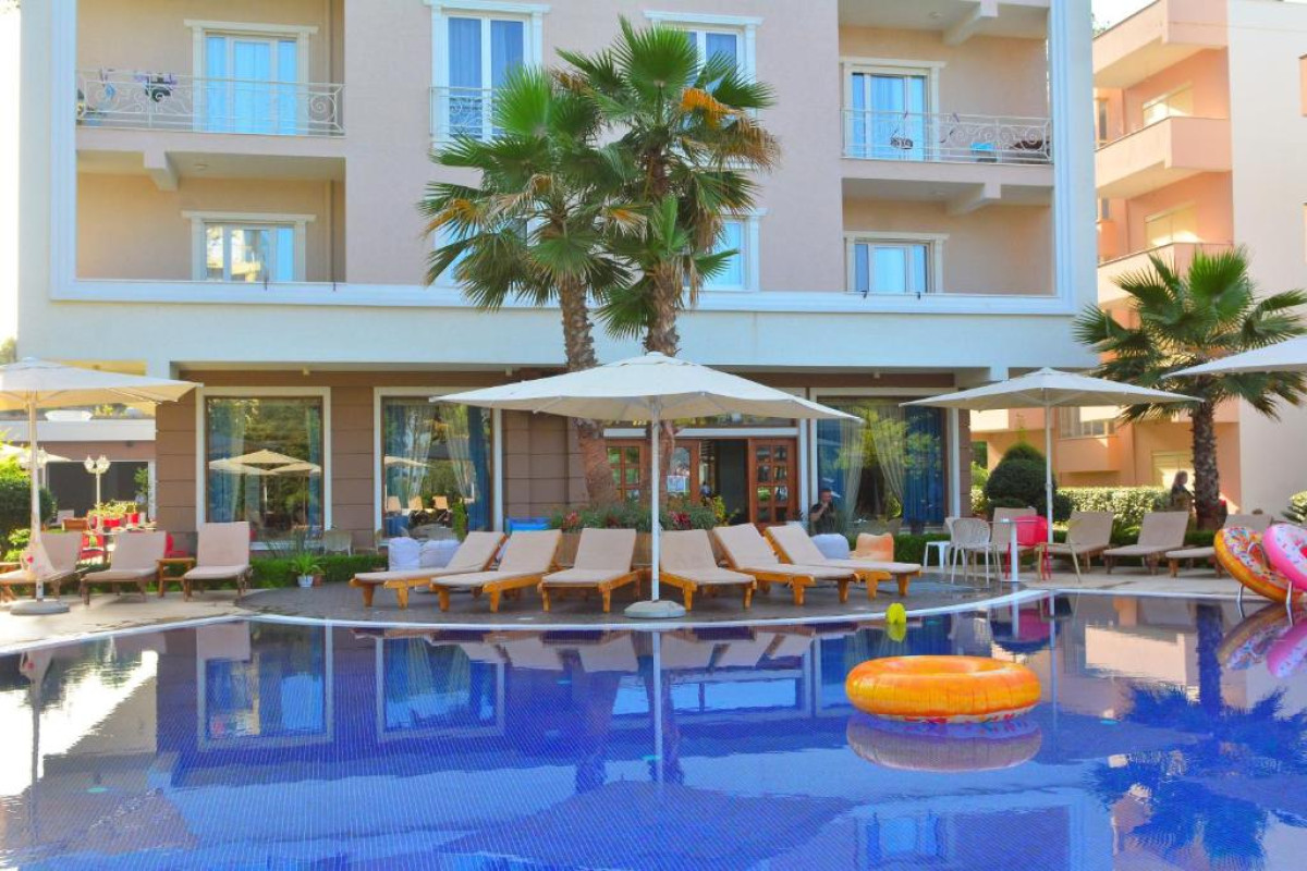 Hotel Sandy Beach Resort