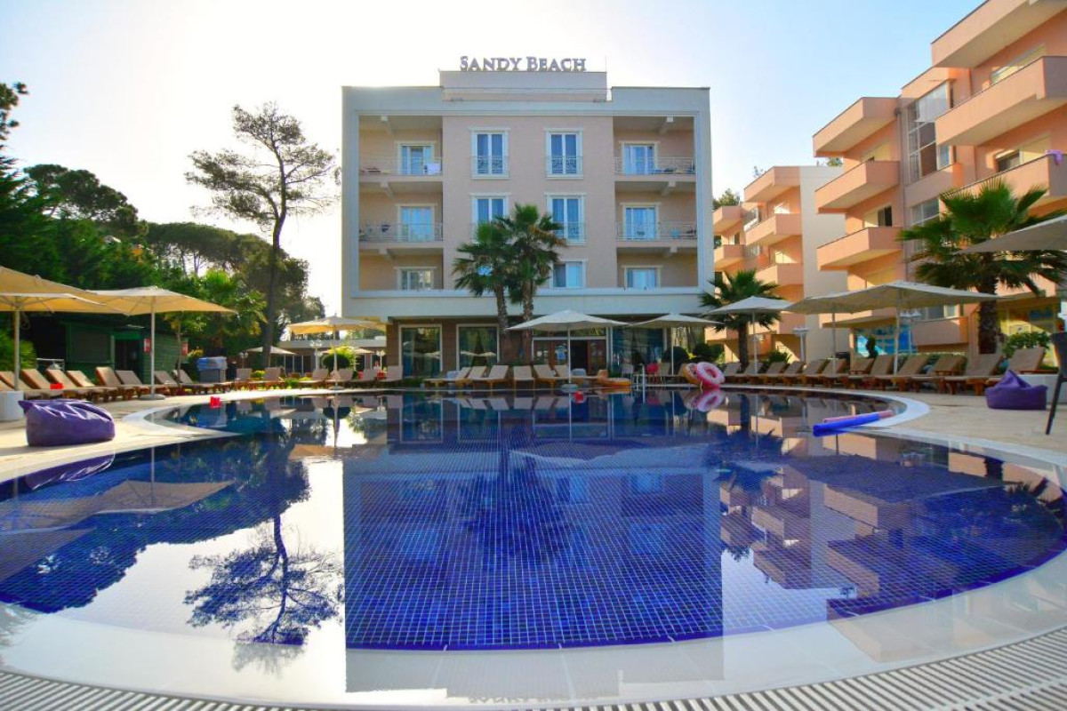 Hotel Sandy Beach Resort