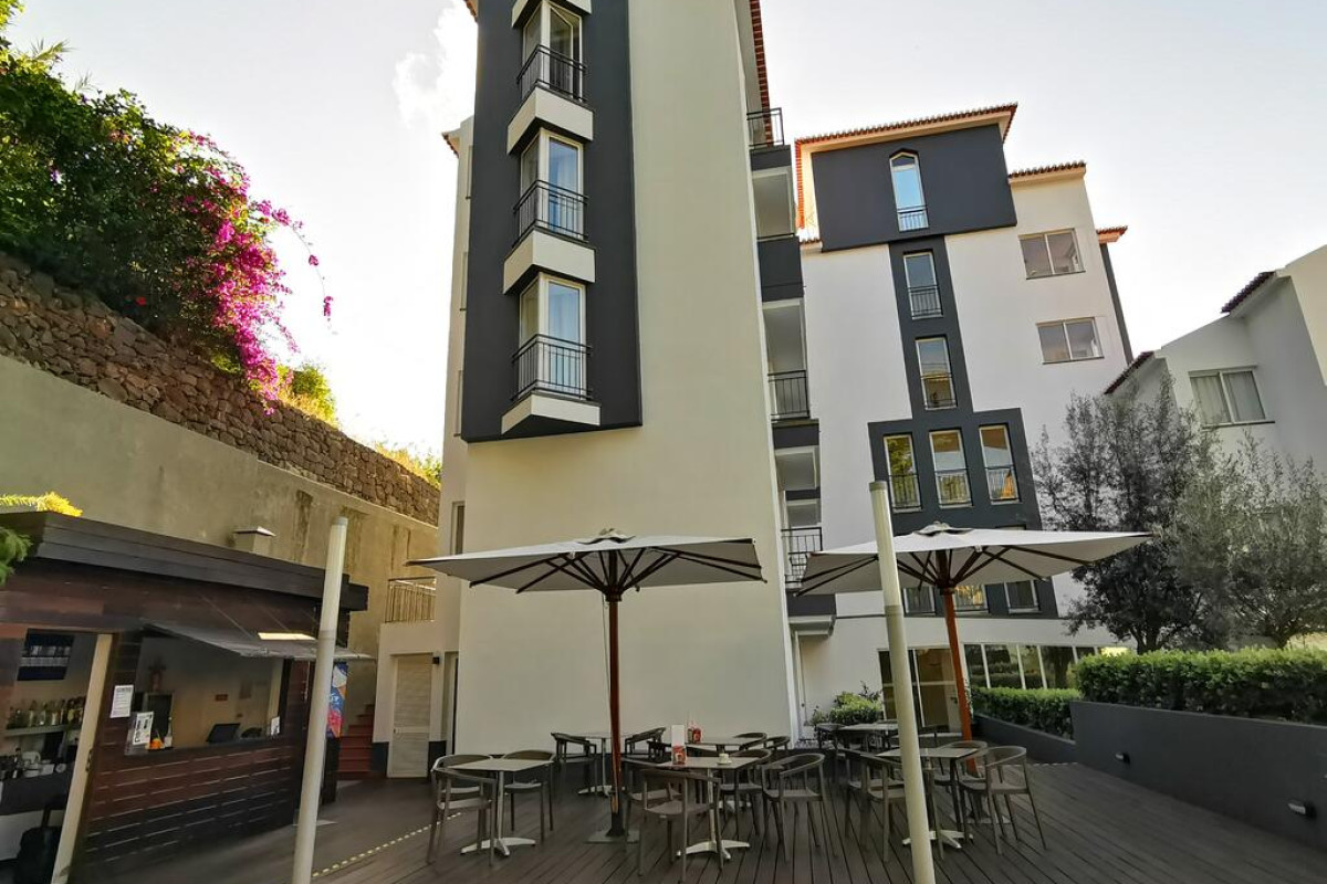 Santa Cruz Village Hotel