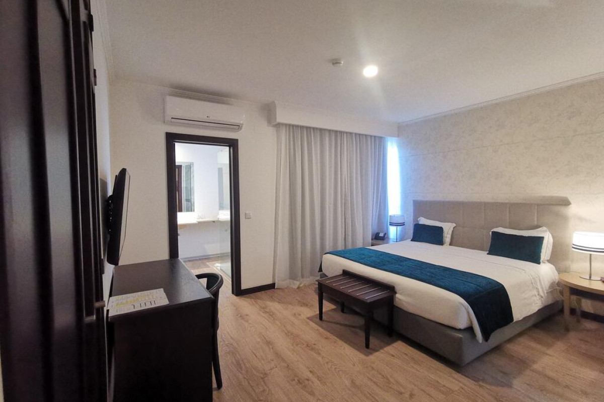 Santa Cruz Village Hotel
