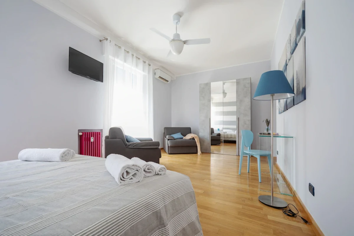 Sant'Orsola Colorful Huge Apartment