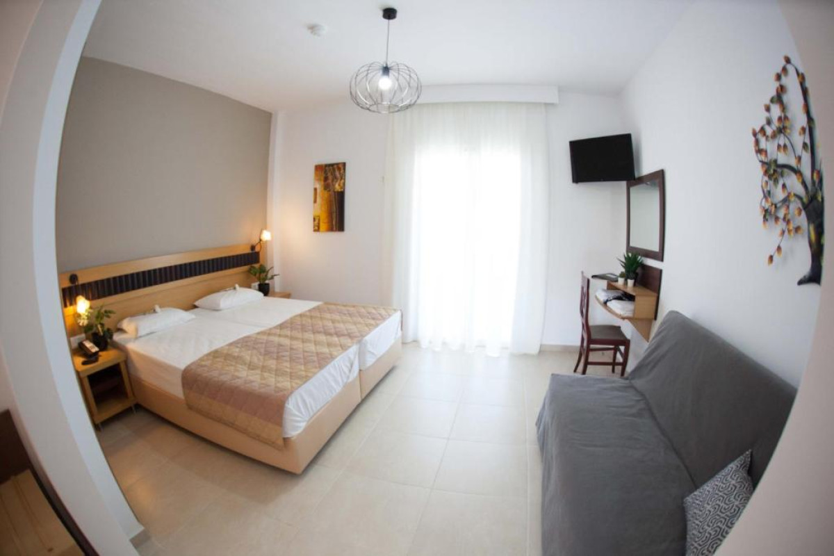 Sarantis Hotel