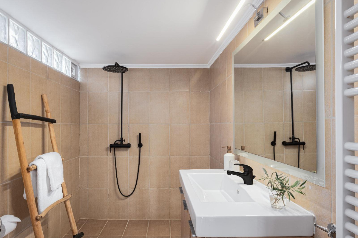 Sea View Beach Penthouse – Athens Coast