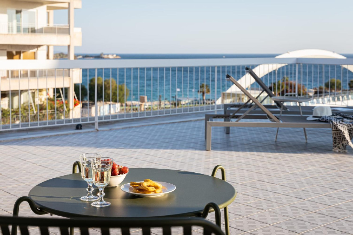 Sea View Beach Penthouse – Athens Coast
