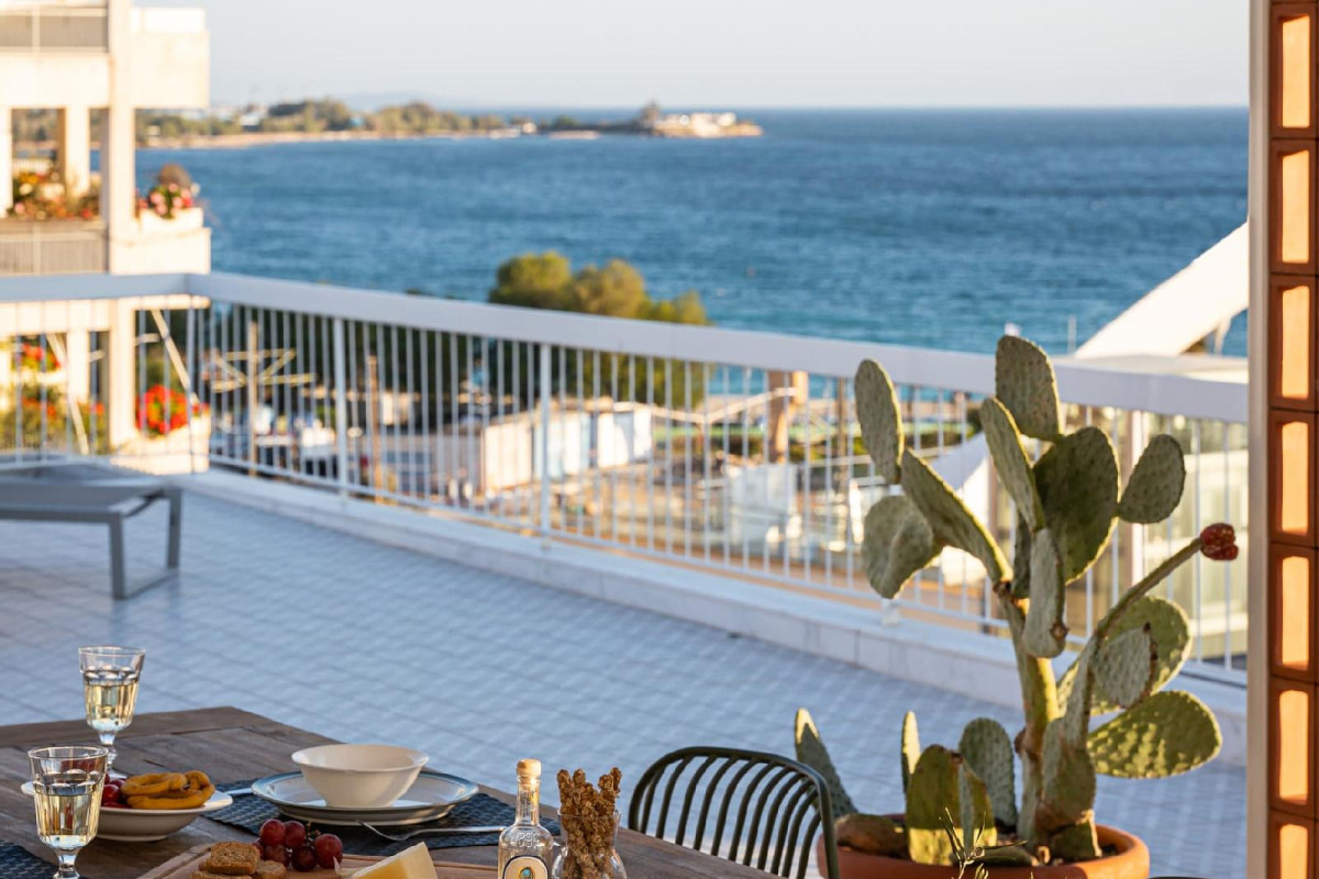 Sea View Beach Penthouse – Athens Coast