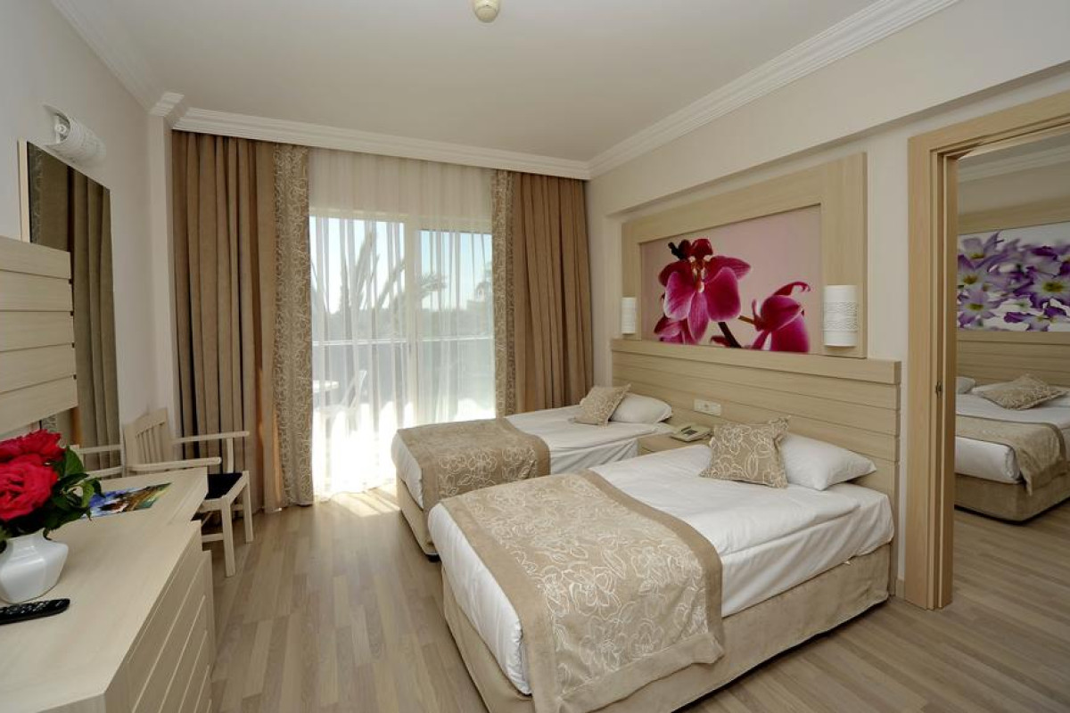 SEADEN COROLLA HOTEL