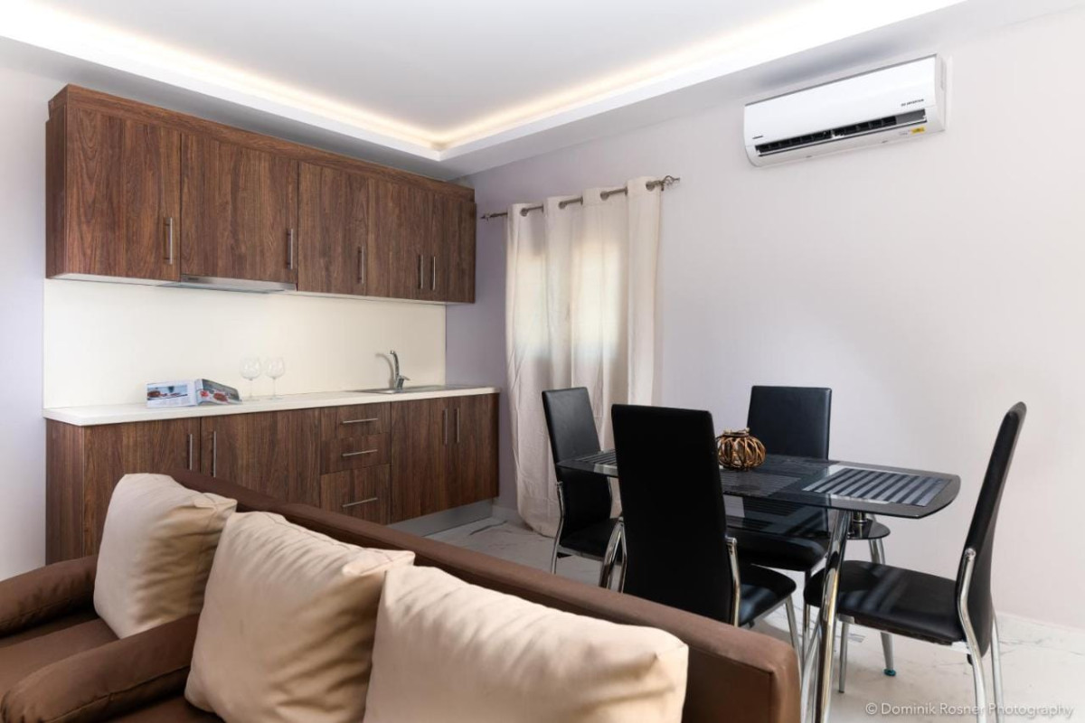 SEASHORE STREAM SUITES