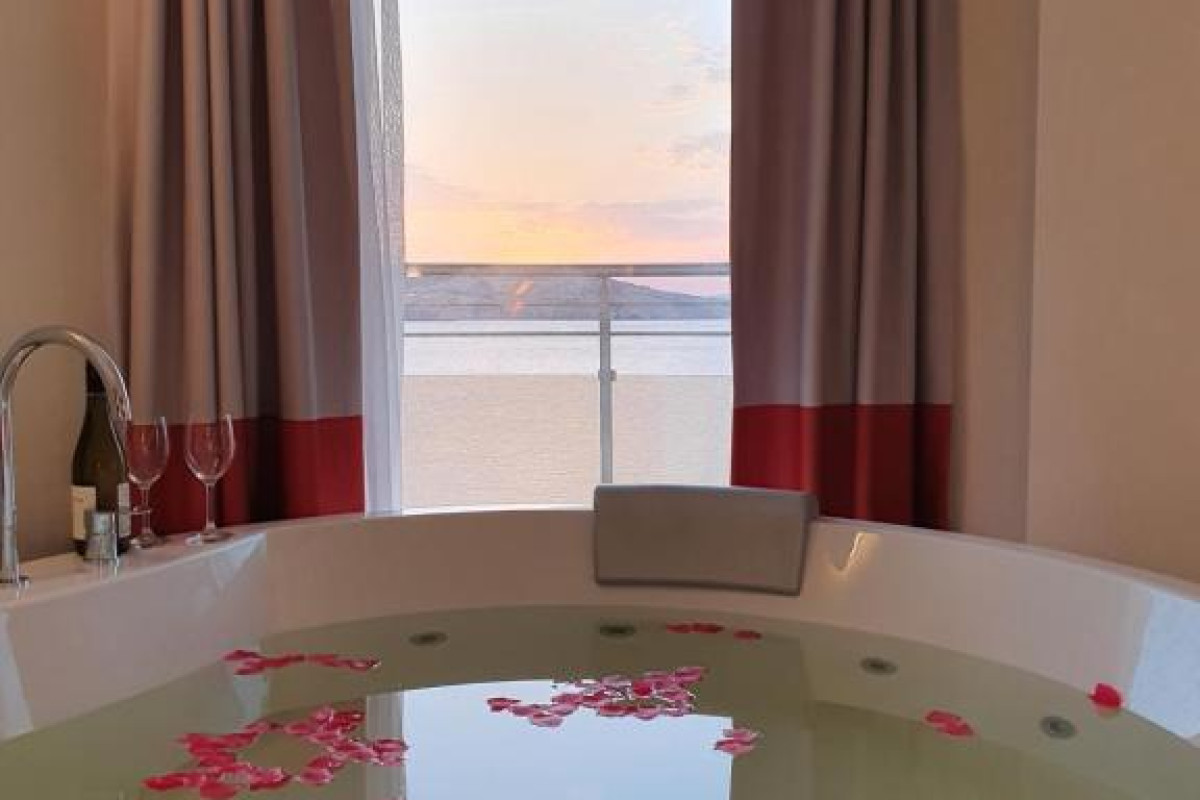 SeaView Hotel