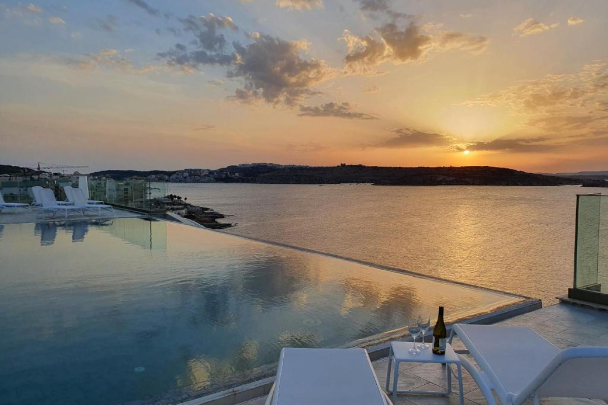 SeaView Hotel