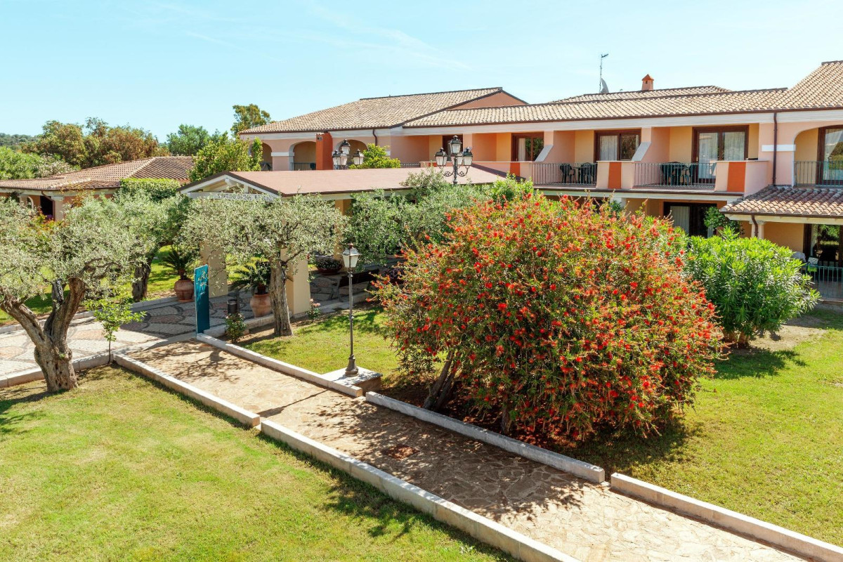 SENTIDO OROSEI BEACH