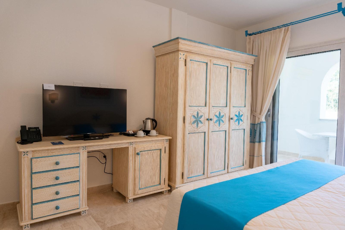 SENTIDO OROSEI BEACH