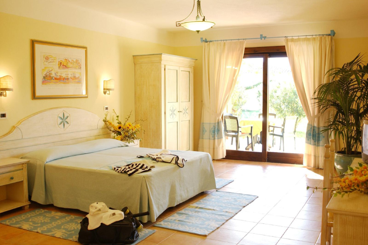 SENTIDO OROSEI BEACH