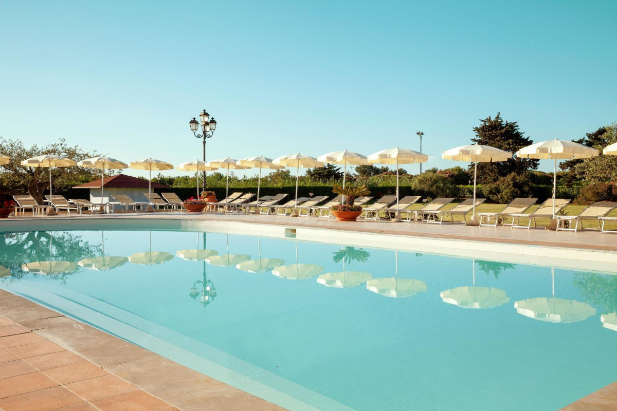 SENTIDO OROSEI BEACH