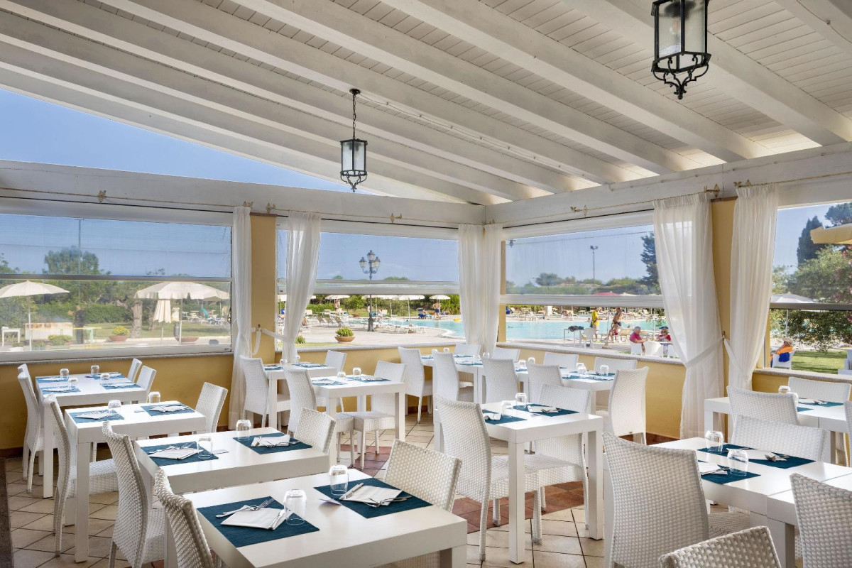 SENTIDO OROSEI BEACH