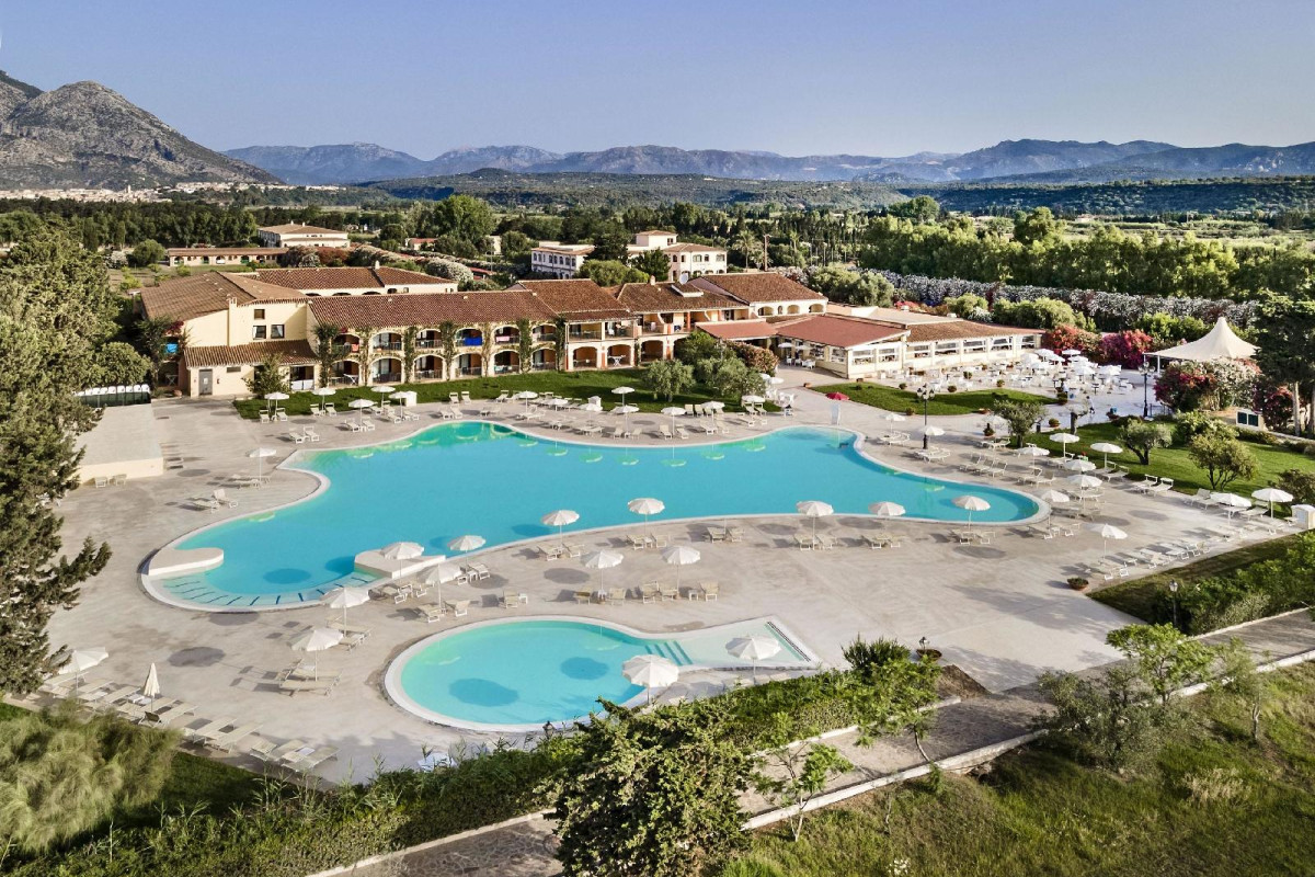 SENTIDO OROSEI BEACH