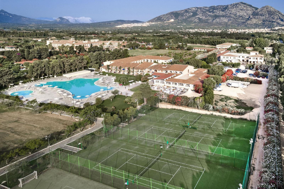 SENTIDO OROSEI BEACH