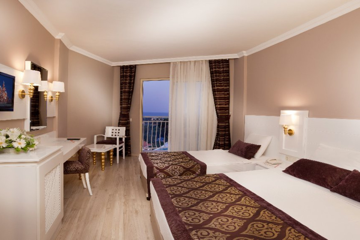 SERENIS HOTEL