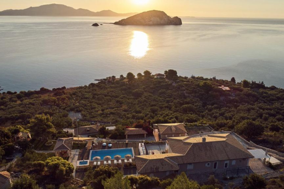 SERENUS LUXURY VILLA
