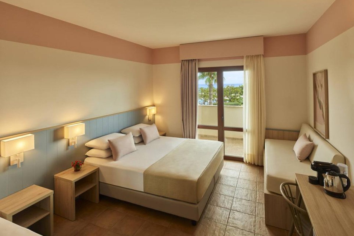 Serenusa Resort