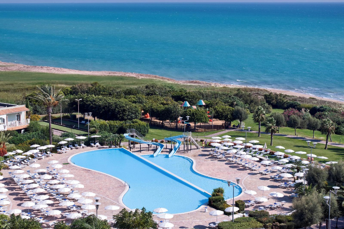 Serenusa Resort