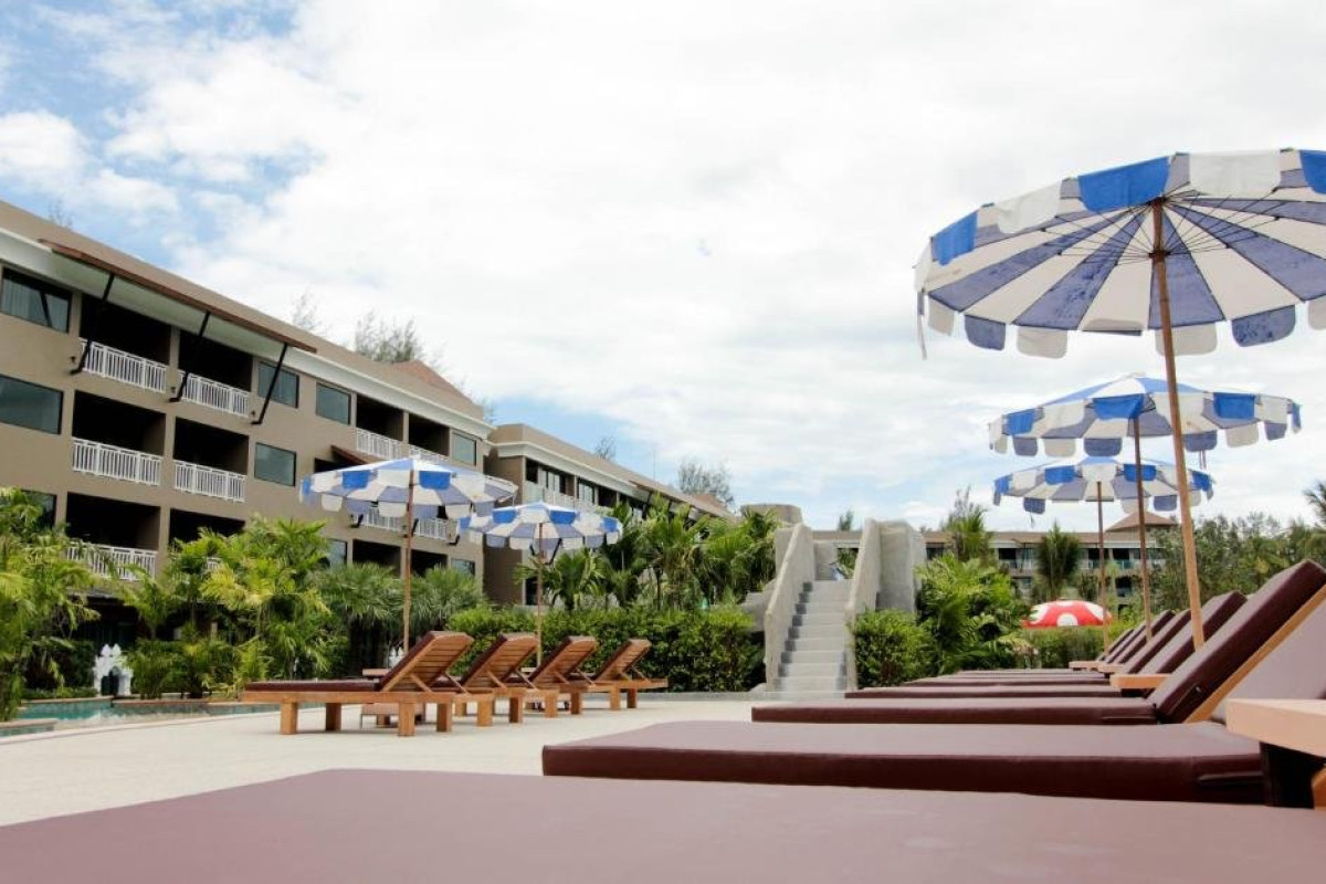 Maikhao Palm Beach Resort