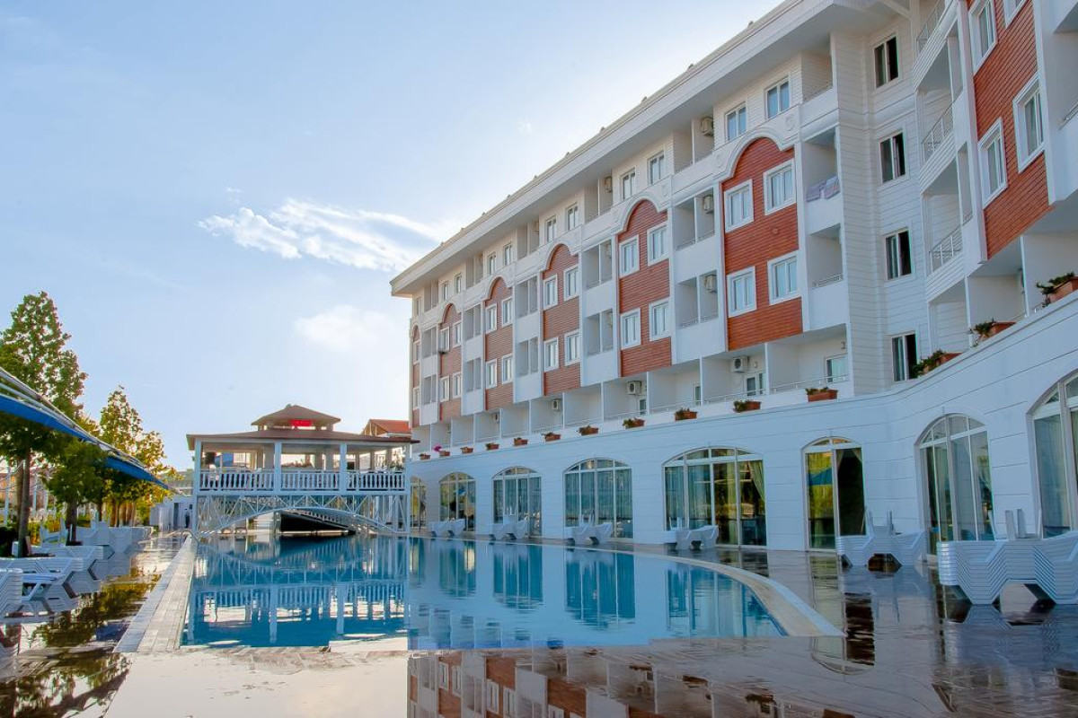 SIDE ROYAL PARADISE