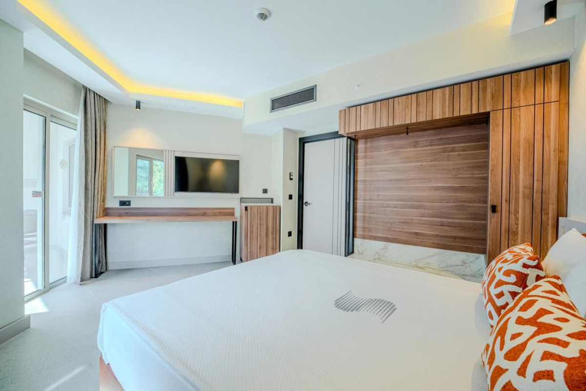 SUN SIDE FAMILY HOTEL
