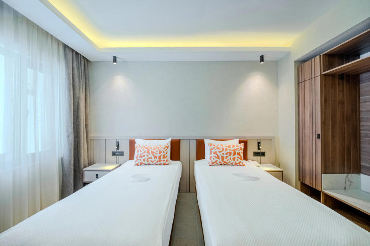 SUN SIDE FAMILY HOTEL