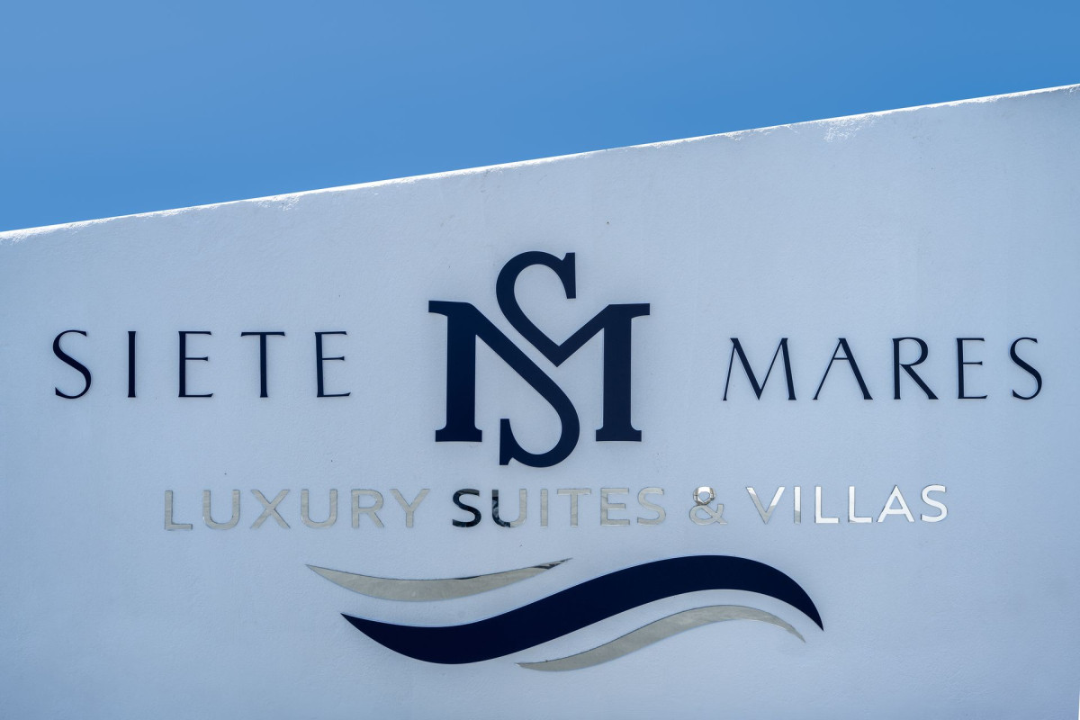 Siete Mares Luxury Suites Santorini