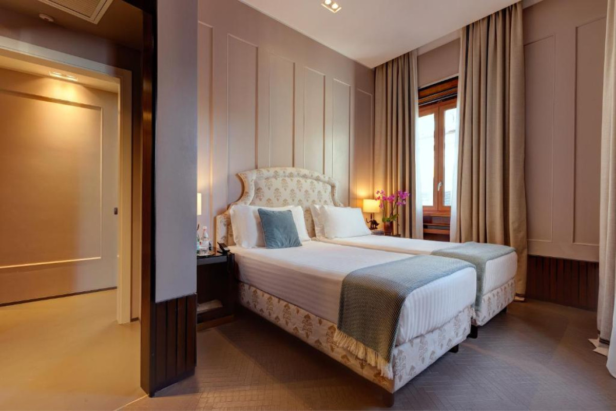 Singer Palace Hotel