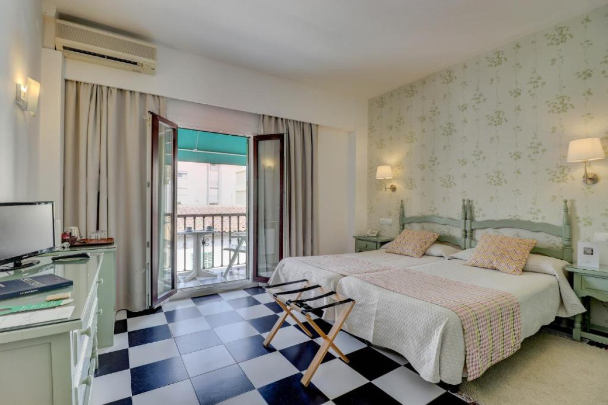 Sis Pins Hotel
