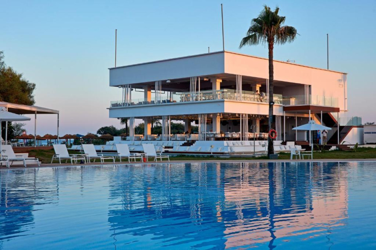 So White Club Resort