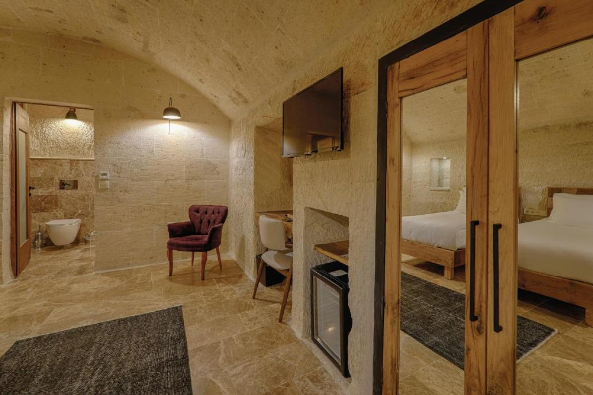Solem Cave Suites