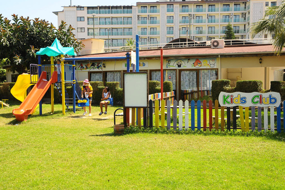 SOLIVIA HOTEL (ex. TITAN SELECT HOTEL)