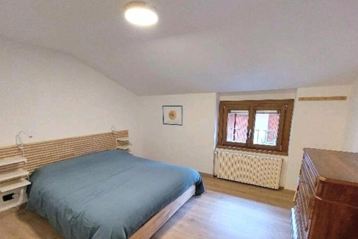 Square Apartment In Ponte Di Legno