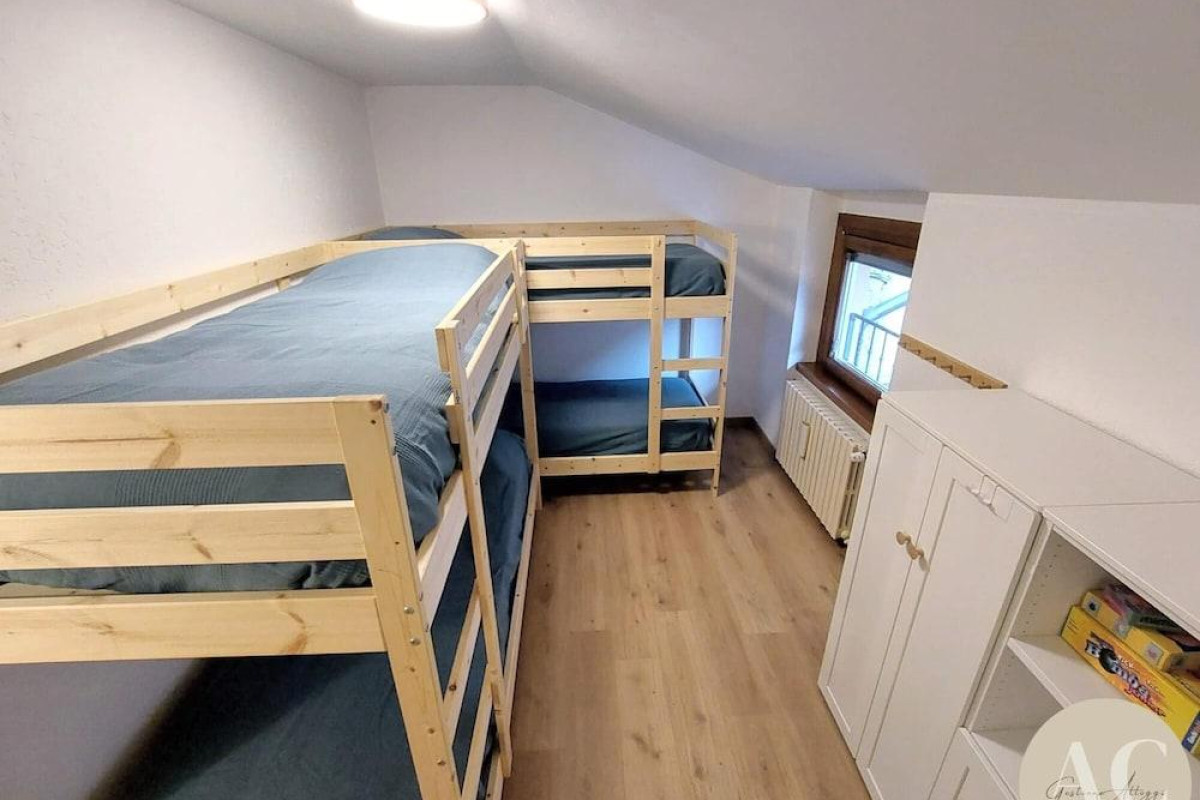 Square Apartment In Ponte Di Legno