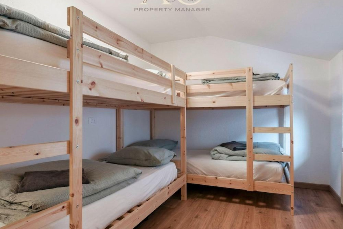 Square Apartment In Ponte Di Legno