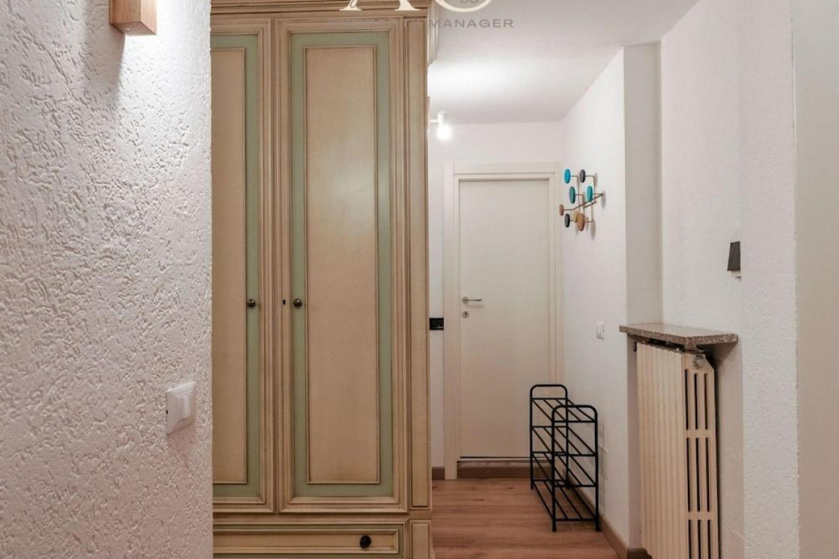 Square Apartment In Ponte Di Legno