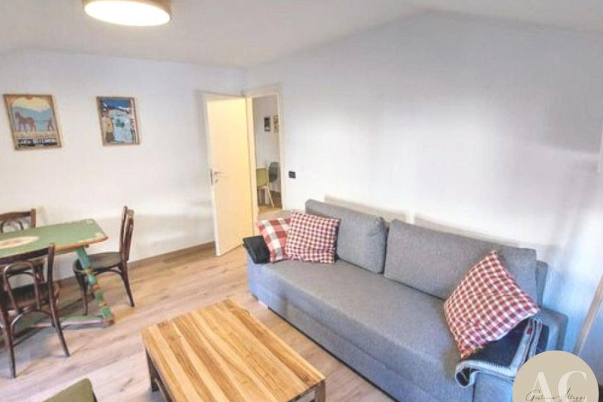 Square Apartment In Ponte Di Legno
