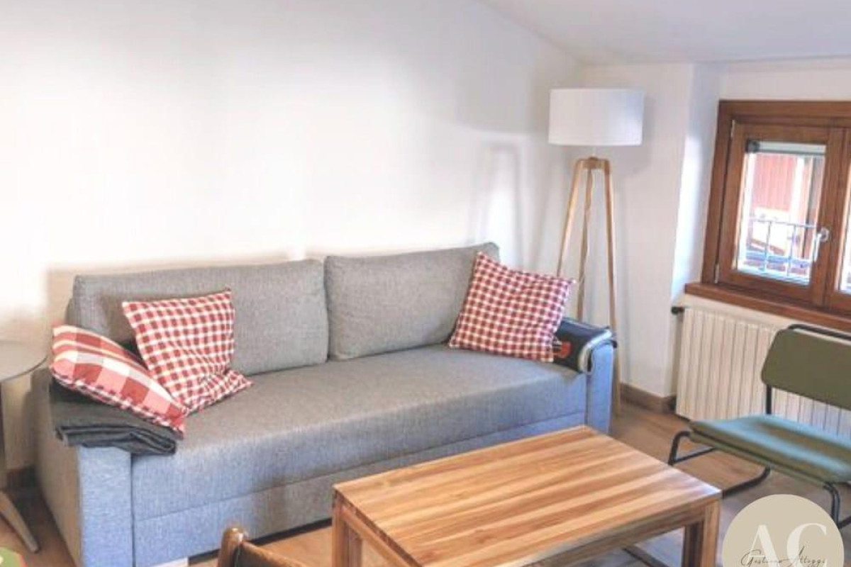 Square Apartment In Ponte Di Legno