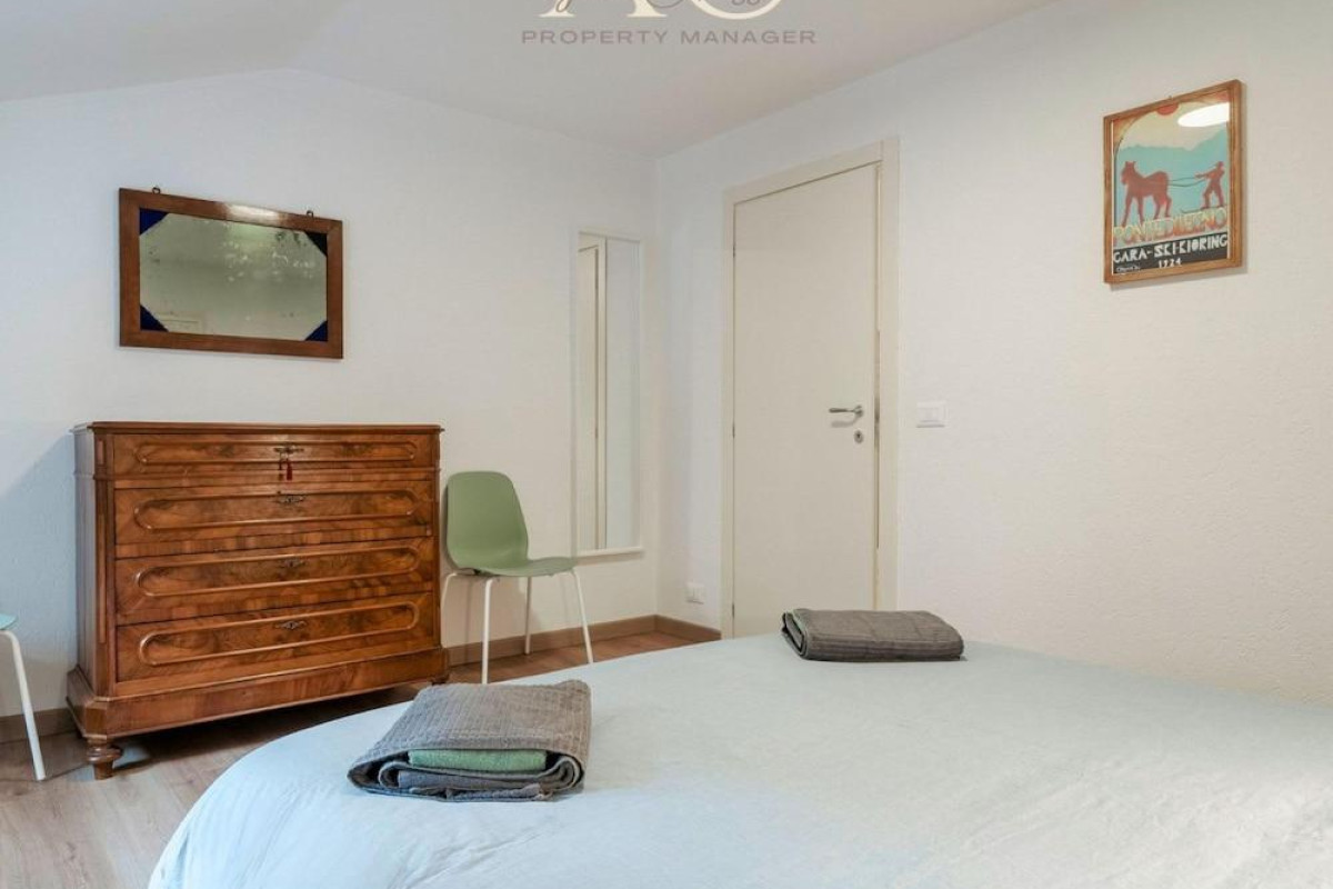 Square Apartment In Ponte Di Legno