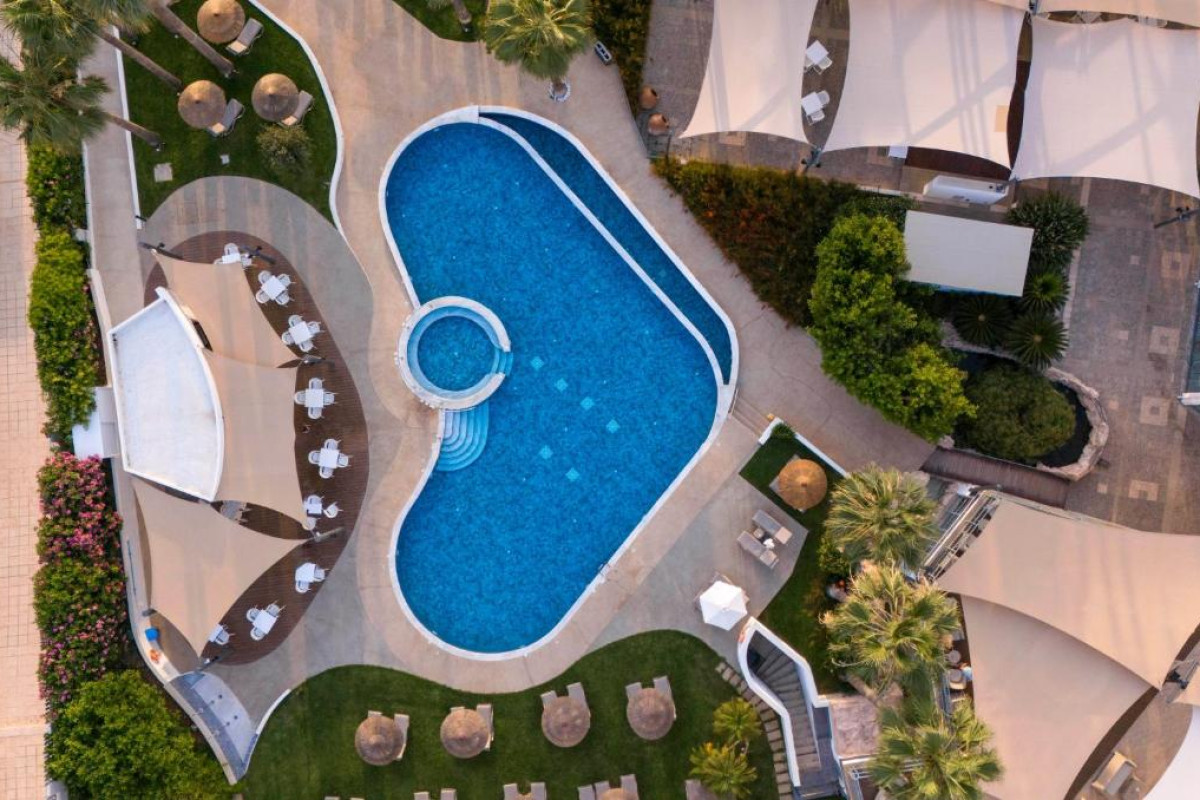 St George Beach Hotel & Spa Resort
