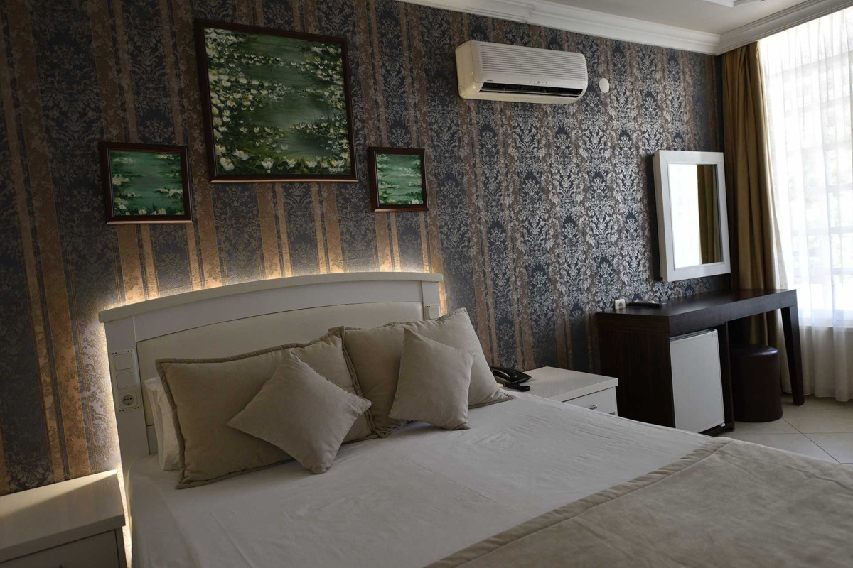 NICHOLAS PARK HOTEL