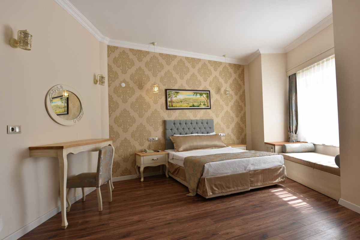 NICHOLAS PARK HOTEL