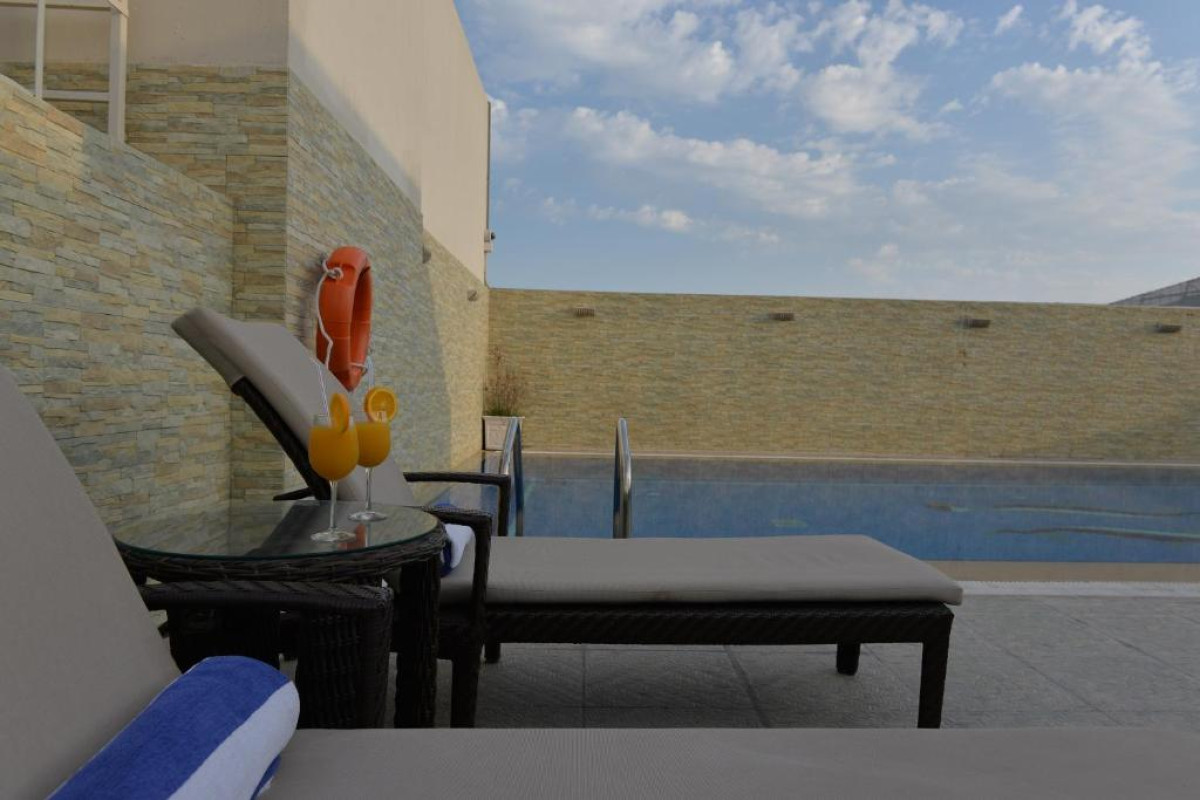 Strato Hotel by Warwick